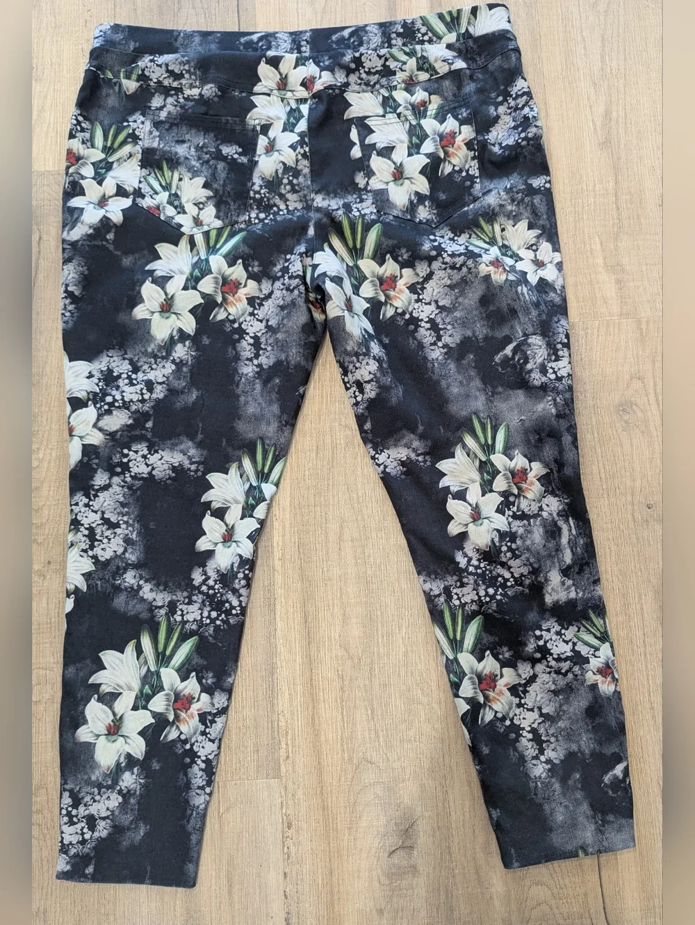 Joseph Ribkoff Black Floral Slim Ankle Pants with Green Accents - Picture 4 of 7